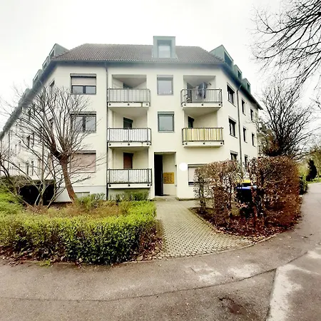 Helle Am Park Apartment *
