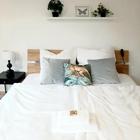 Helle Am Park Apartment *